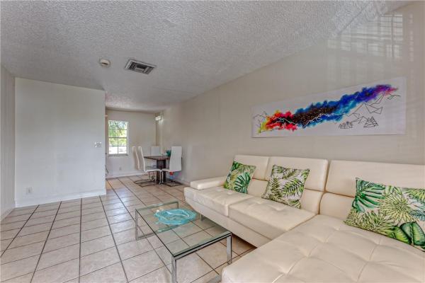 Annie's Castle, 905 NE 28th St #208, Wilton Manors, Florida 33334, image 3