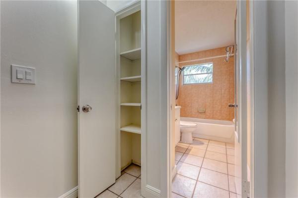 Annie's Castle, 905 NE 28th St #208, Wilton Manors, Florida 33334, image 2