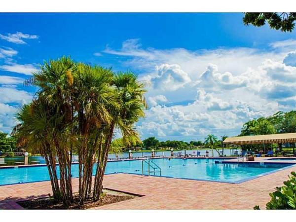 Berkley House Of Carriage Hills, 100 Berkley Rd #102, Hollywood, Florida 33024, image 1