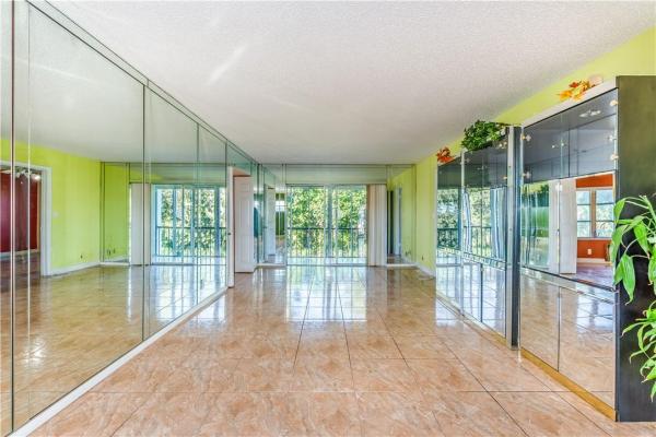 Hollybrook Golf & Tennis Club, 300 S Hollybrook Dr #305, Pembroke Pines, Florida 33025, image 1