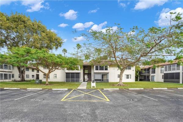 The Laurels At Margate, 325 W Laurel Dr #4L, Margate, Florida 33063, image 1