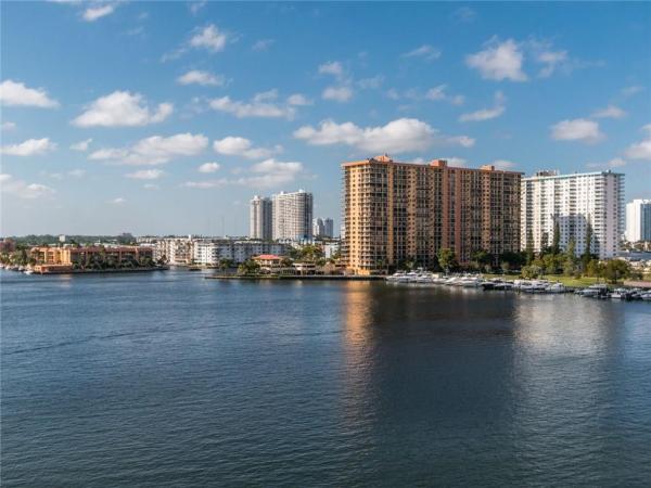 Golden Bay Club, 17050 N Bay Rd #809, Sunny Isles Beach, Florida 33160, image 3