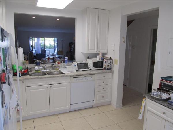 Las Brisas, 22065 Las Brisas Cir #405, Boca Raton, Florida 33433, image 2