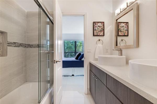 Olivewood, 2450 NE 15th Ave #105, Wilton Manors, Florida 33305, image 2