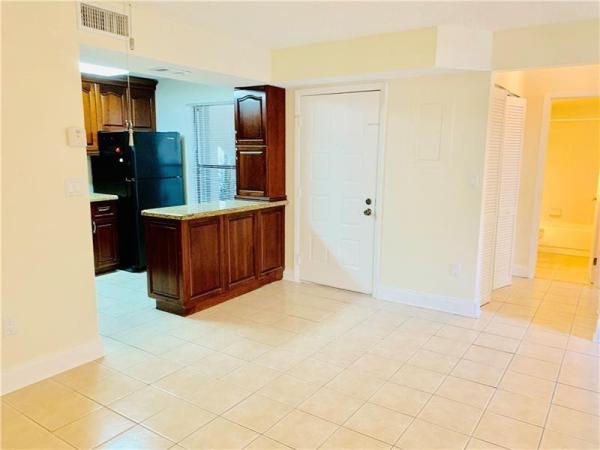 Pierpointe East At Pembroke Lakes, 1066 N Hiatus Rd, Pembroke Pines, Florida 33026, image 1