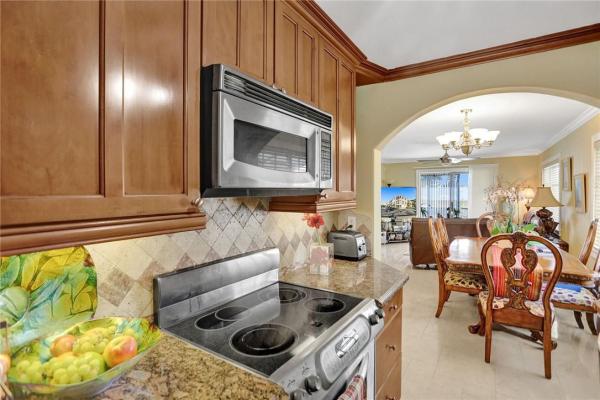 Coach House East & West, 2301 NE 14th Street Cswy #201-W, Pompano Beach, Florida 33062, image 1