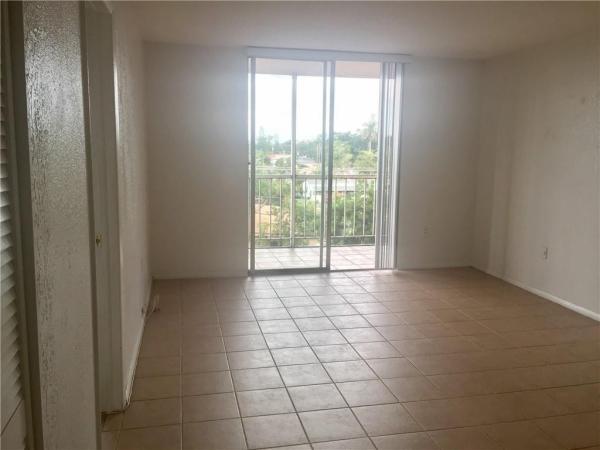 1251 NE 108th St #416, Unincorporated Dade County, Florida 33161, image 3