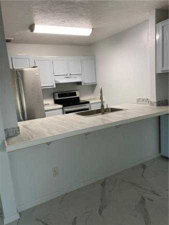 Park Place Townhomes, 5090 Elmhurst Rd #B, West Palm Beach, Florida 33417, image 2