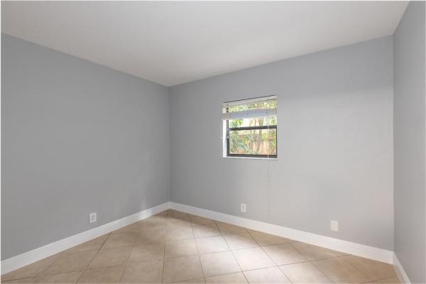Villa Manors, 2720 NE 8th Ave #6, Wilton Manors, Florida 33334, image 1