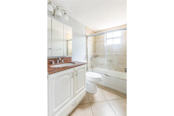 Villa Manors, 2720 NE 8th Ave #6, Wilton Manors, Florida 33334, image 2