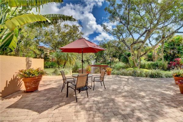 Spanish Springs Townhomes, 201 NE 16th Pl #101, Fort Lauderdale, Florida 33305, image 2