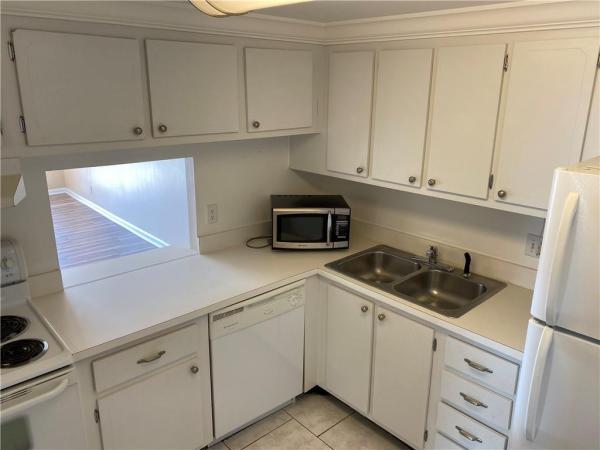 Breakwaters Of The Palm Beaches, 470 Executive Center Dr #5H, West Palm Beach, Florida 33401, image 1