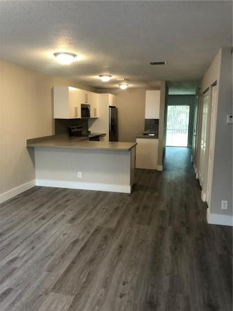 Oakwood On The Green, 9907 NE Riverside Dr #9907, Coral Springs, Florida 33071, image 3