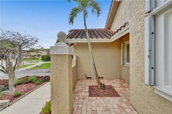 Oak Knoll Ridge, 2311 SW 98th Ter, Davie, Florida 33324, image 2