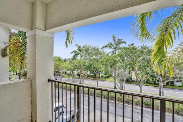 Poinciana Place, 5800 W Sample Rd #304, Coral Springs, Florida 33067, image 1