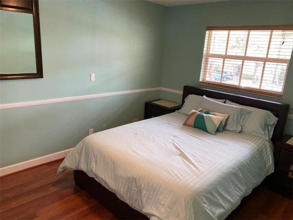 Townhouse Shores, 663 Kensington Pl #102B, Wilton Manors, Florida 33305, image 2