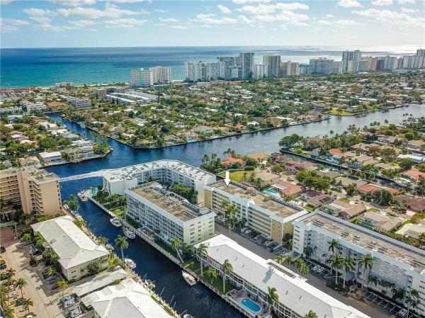Westchester House, 3080 NE 47th Ct #303, Fort Lauderdale, Florida 33308, image 2