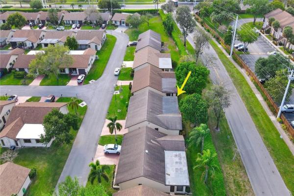 The Meadows Of Crystal Lake, 2319 SW 15th Pl, Deerfield Beach, Florida 33442, image 2