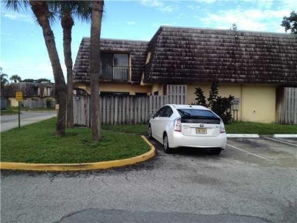 Woodstock Townhomes, 1829 N Congress Ave, West Palm Beach, Florida 33401, image 3