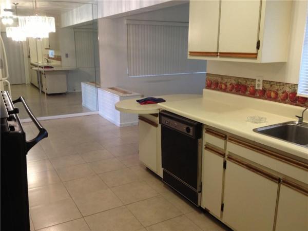 Park Manor, 501 W 25th St, Riviera Beach, Florida 33404, image 2