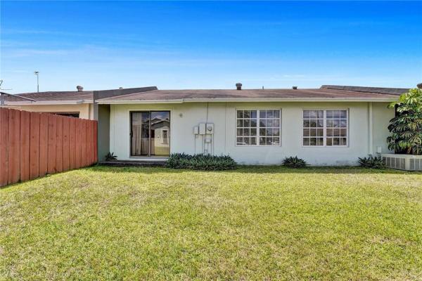Lakewood On The Green, 5470 Lakewood Cir S #B, Margate, Florida 33063, image 1