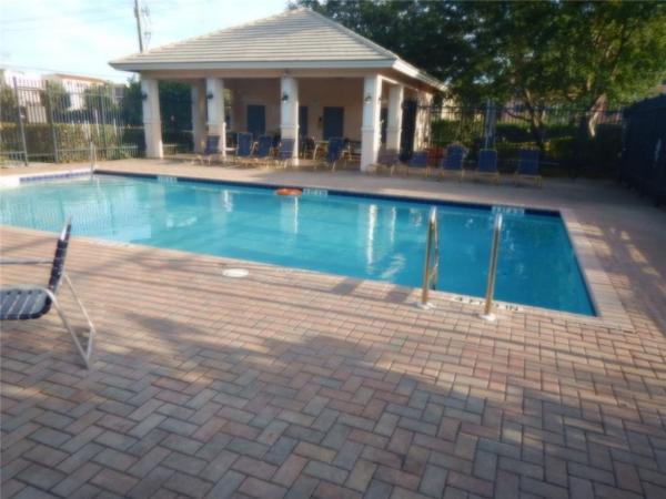 Carriage Homes At Bentley Park, 3336 NW 29th Ct, Lauderdale Lakes, Florida 33311, image 3