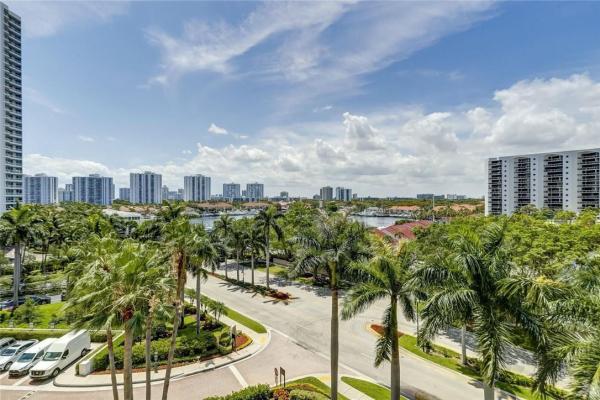 North Tower At The Point, 21205 NE 37th Ave #708, Aventura, Florida 33180, image 1