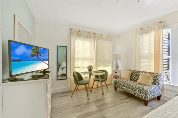 Carlberg Court, 1801 S Olive Ave, West Palm Beach, Florida 33401, image 1
