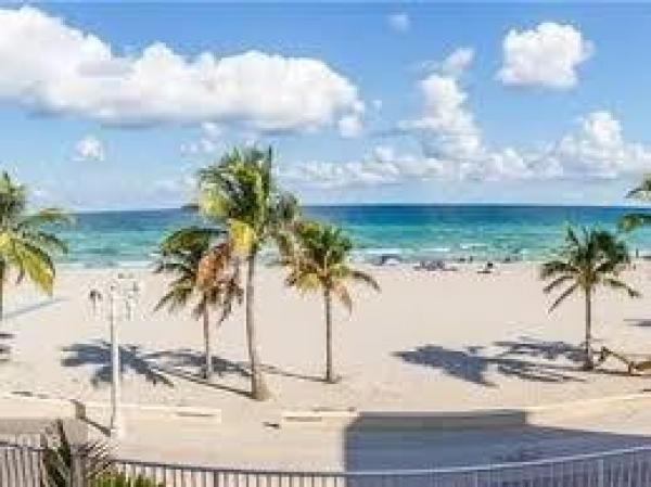 Crystal Court Manor, 1401 N 12th Ct #3B, Hollywood, Florida 33019, image 1