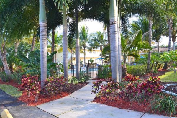Azul At Kimberly Lake, 4050 NE 12th Ter #8-1, Oakland Park, Florida 33334, image 1