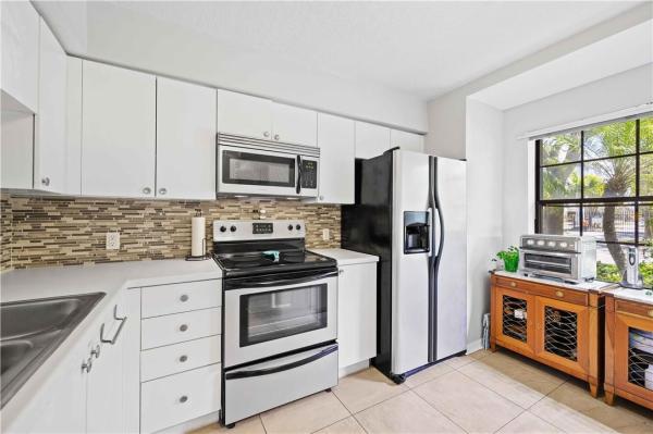 City View Townhomes, 243 City View Dr, Fort Lauderdale, Florida 33311, image 1