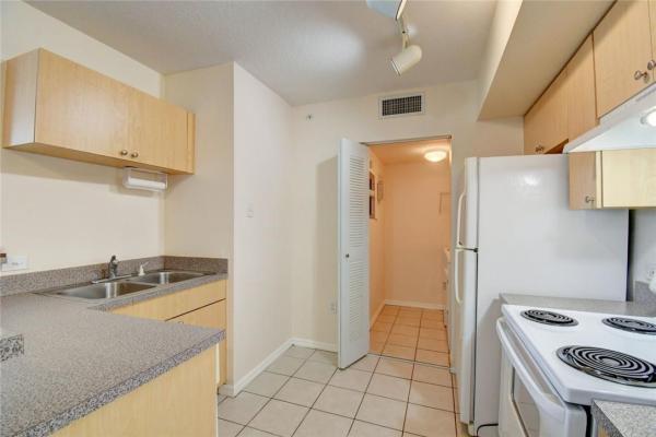 Mirabella Villas, 704 Villa Cir, Boynton Beach, Florida 33435, image 2