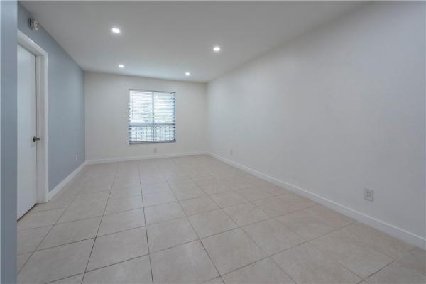 Middle River Homes, 2912 NE 8th Ter #202, Oakland Park, Florida 33334, image 2