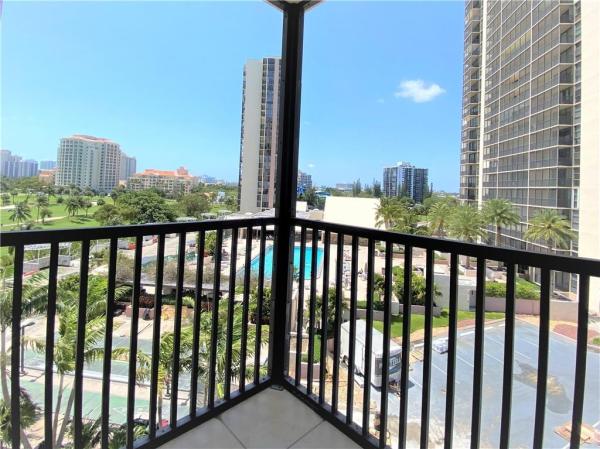 Coronado Tower 3, 20379 W Country Club Dr #739, Aventura, Florida 33180, image 2