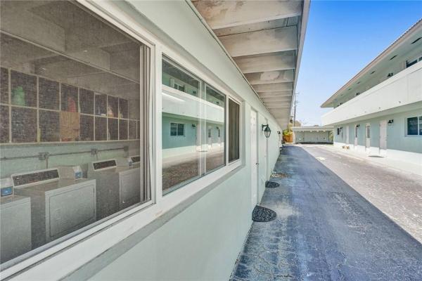 River House Gardens, 222 N Federal Hwy #103, Deerfield Beach, Florida 33441, image 1