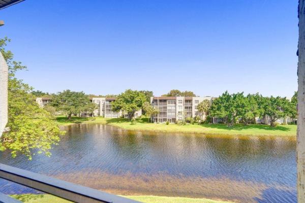 Lagoon Place, 9235 Lagoon Pl #412, Davie, Florida 33324, image 1