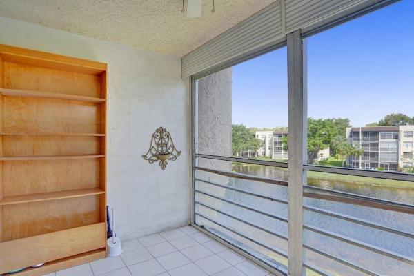 Lagoon Place, 9235 Lagoon Pl #412, Davie, Florida 33324, image 2