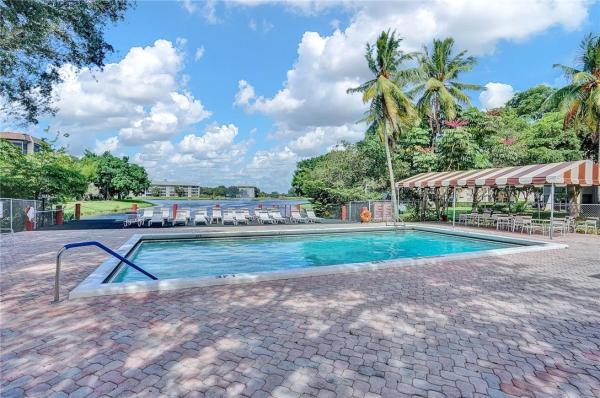 Lagoon Place, 9235 Lagoon Pl #412, Davie, Florida 33324, image 3