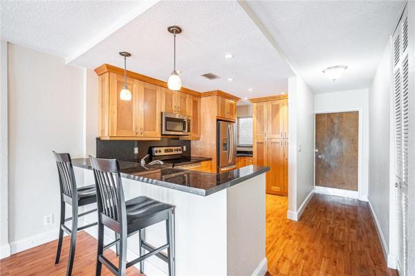 Barclay Square, 2841 NE 33rd Ct #102, Fort Lauderdale, Florida 33306, image 3
