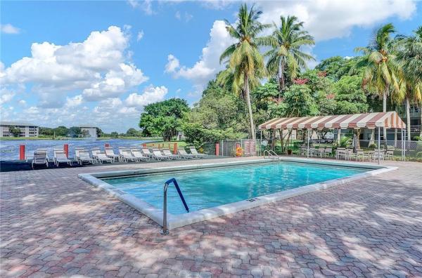 Poinciana Place Of Pine Island Ridge, 9420 Poinciana Pl #208, Davie, Florida 33324, image 3