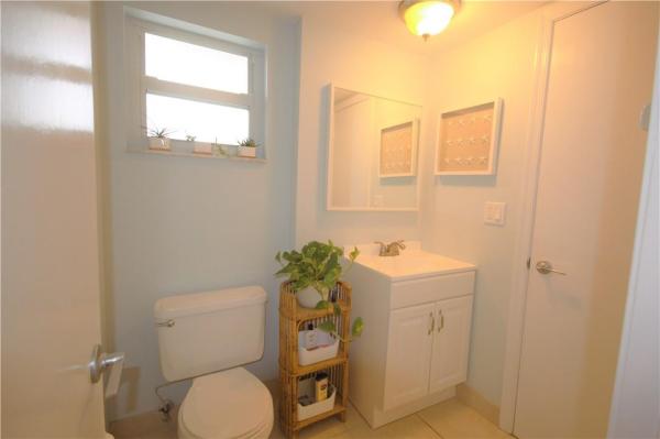 Poinciana Place Of Pine Island Ridge, 9440 Poinciana Pl #405, Davie, Florida 33324, image 2