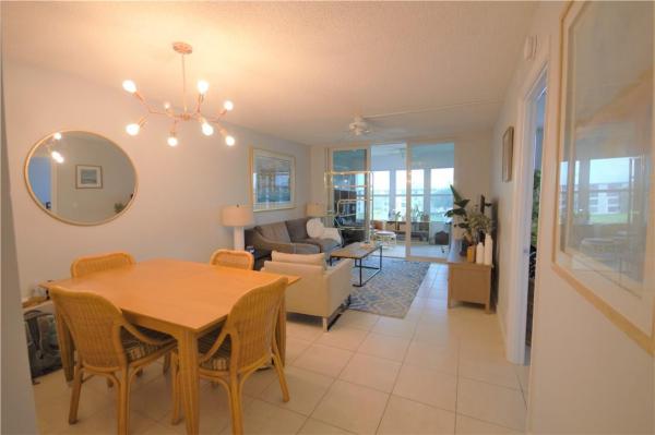 Poinciana Place Of Pine Island Ridge, 9440 Poinciana Pl #405, Davie, Florida 33324, image 3