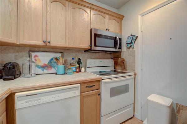 Imperial Point Colonnades, 2190 NE 68th St #504, Fort Lauderdale, Florida 33308, image 2