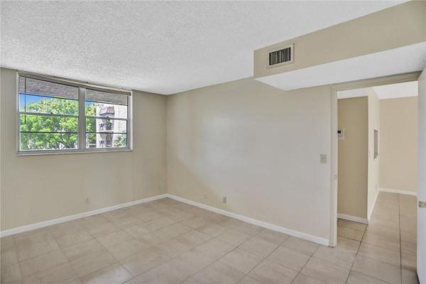 Lagoon Place, 9230 Lagoon Pl #303, Davie, Florida 33324, image 2