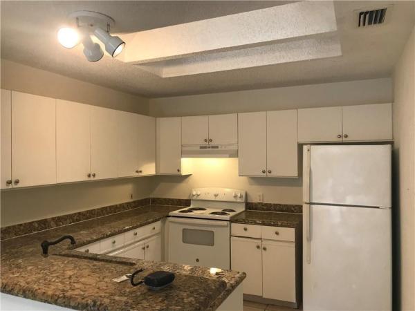 Bella Lago, 5320 Elmhurst Rd #G, West Palm Beach, Florida 33417, image 2