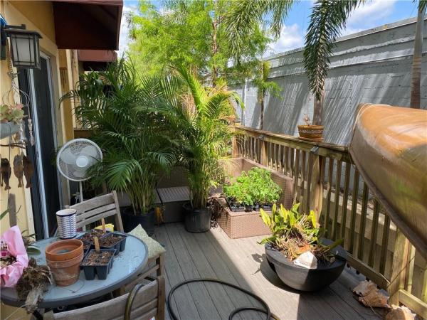 Parktown Villas, 725 NE 43rd St, Oakland Park, Florida 33334, image 1