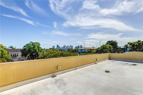 Bougainvillas Townhomes, 710 NE 15th Ave, Fort Lauderdale, Florida 33304, image 1