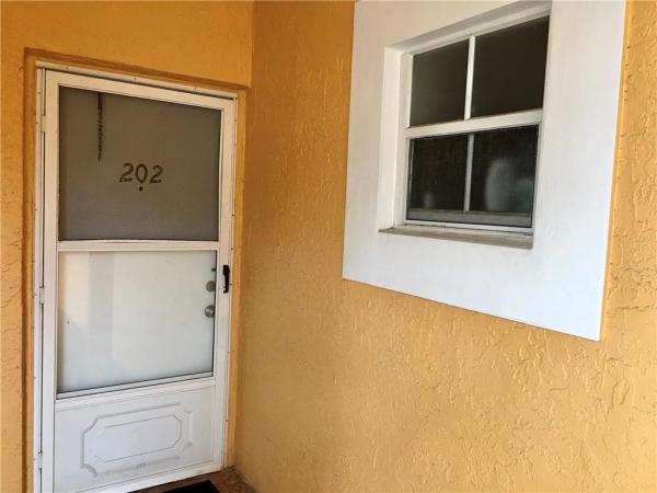 Chateau De Ville, 430 SE 7th St #202E, Dania Beach, Florida 33004, image 2