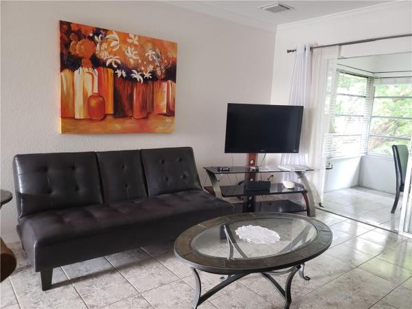 Narcissus Gardens, 5151 W Oakland Park Blvd #302, Lauderdale Lakes, Florida 33313, image 2