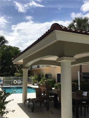 14th Street Townhomes, 2501 NE 14th Street Cswy #302, Pompano Beach, Florida 33062, image 1